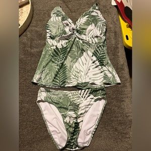 Sunset tankini and bottoms Large . Tankini 36G